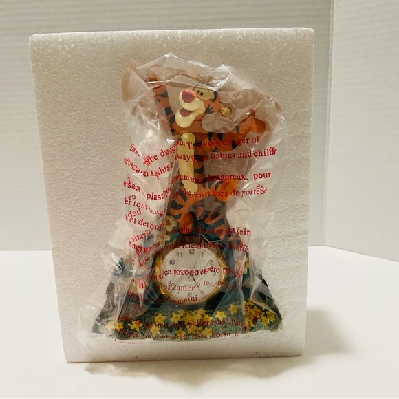 NEW Disney Direct Tigger clock - Picture 7 of 11